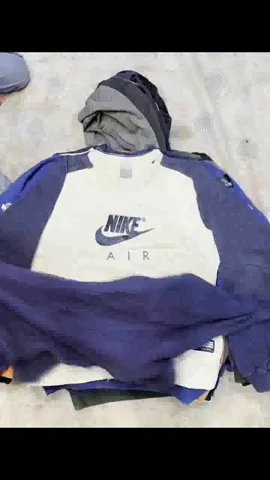 Authentic Mix branded sweatshirts and hoodies 42 piece